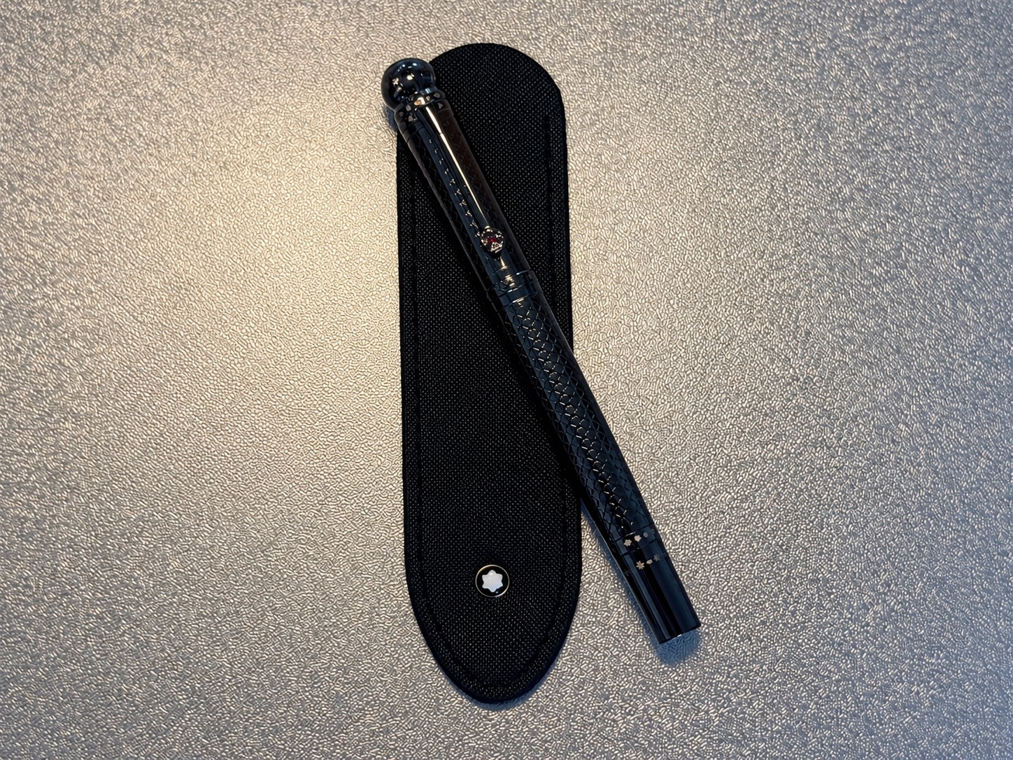 Caneta MB Preta e Prata