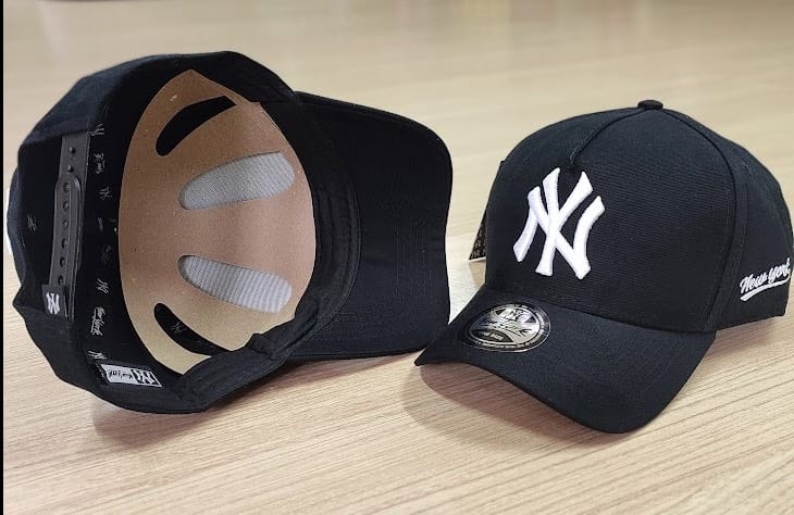 NY Preto com Branco A-Frame