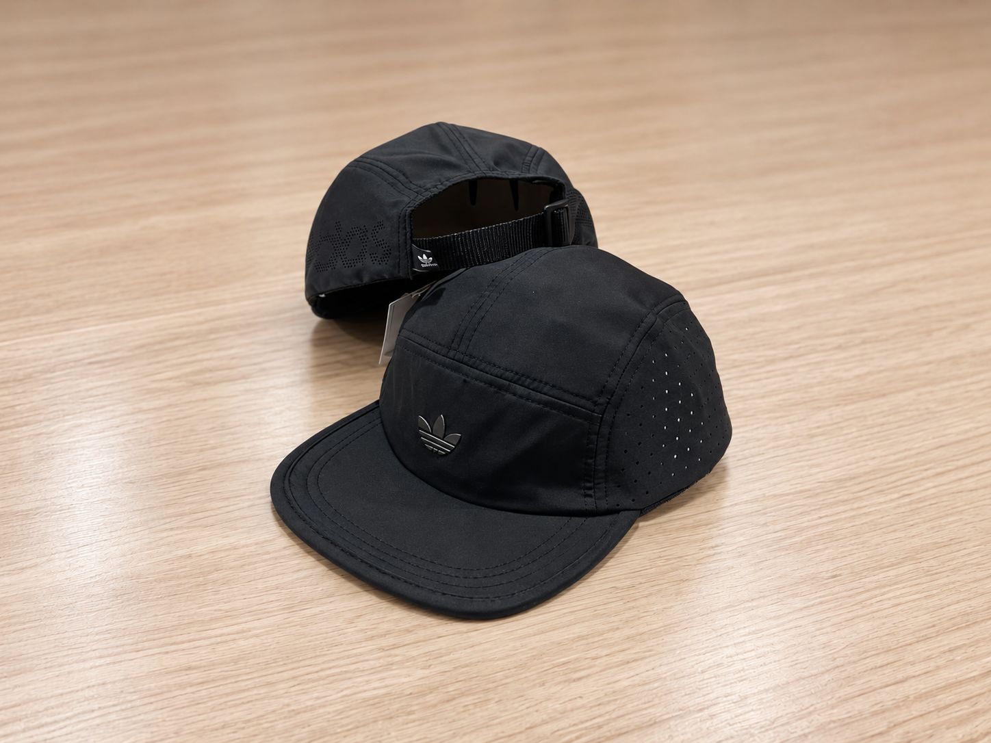 Five Panel Preta com Logo Preta